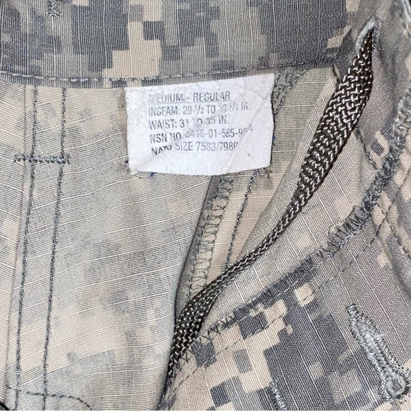 U.S. Army Green/Tan Digital Camo Combat Parachute Multi Pocket Cargo Nylon Pants - Picture 6 of 7